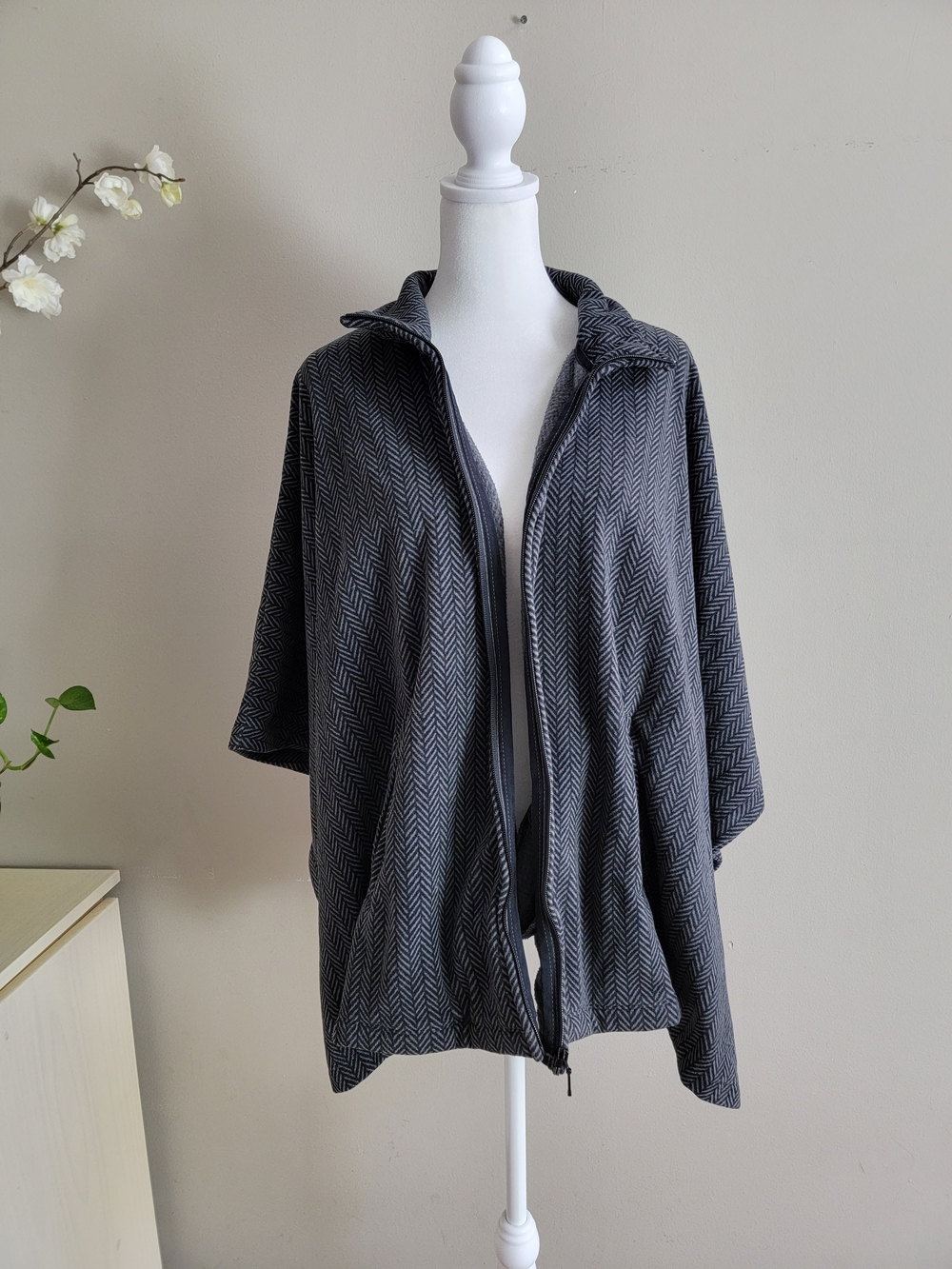 L.L. Bean Gray Herringbone Zip-Up Cape Size Medium